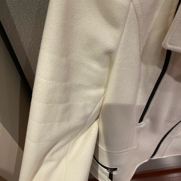 DKNY cream jacket size 8. This jacket has been worn but In excellent condition. - Picture 6 of 6